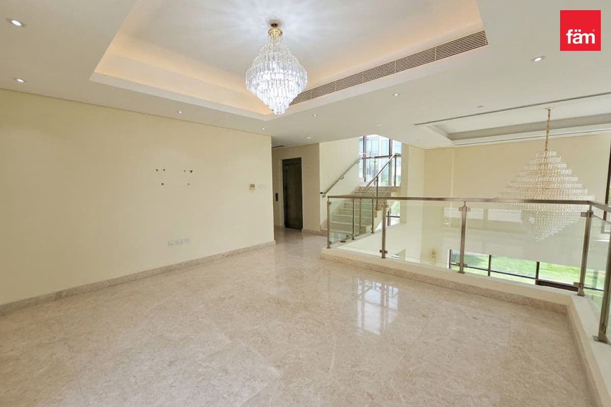6 bedroom villa in Grand Views, photograph 10 of 20