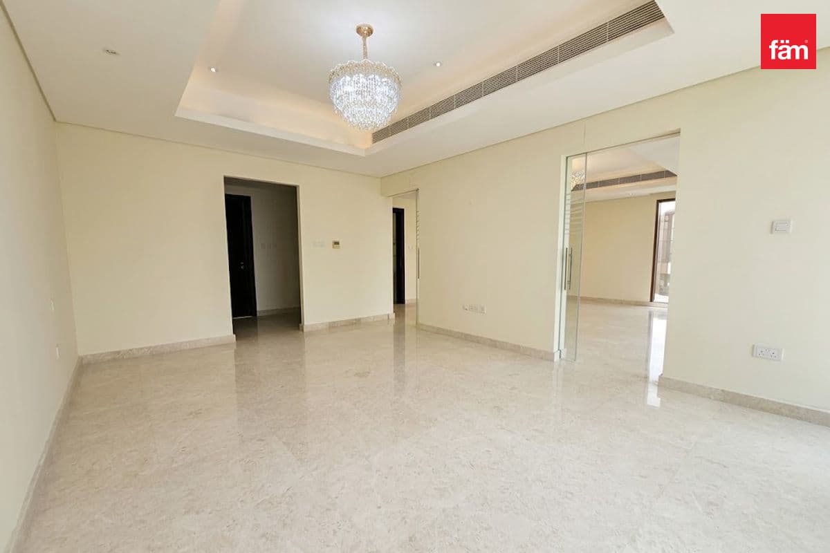 6 bedroom villa in Grand Views, photograph 13 of 20