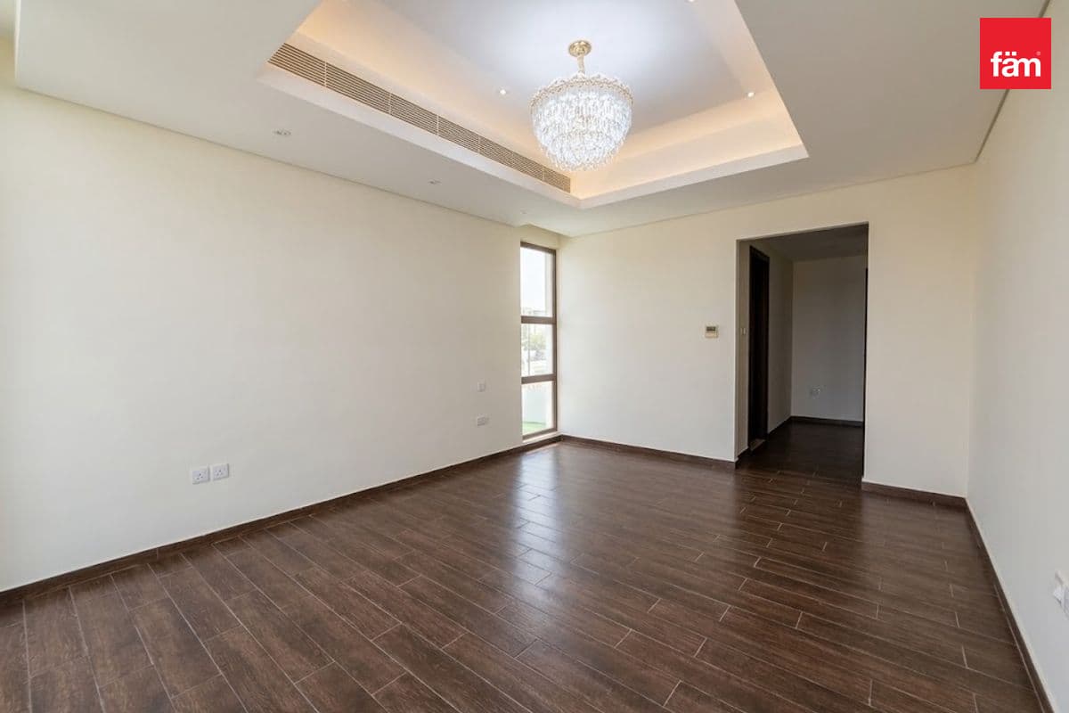6 bedroom villa in Grand Views, photograph 18 of 20