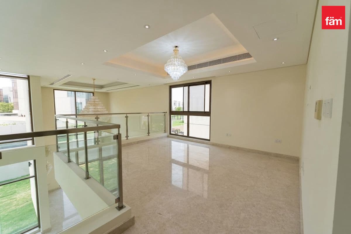 6 bedroom villa in Grand Views, photograph 9 of 20