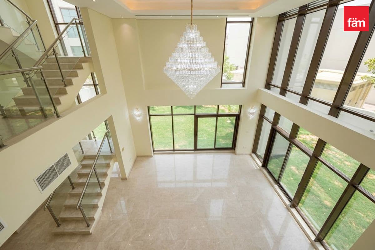 6 bedroom villa in Grand Views, photograph 4 of 20