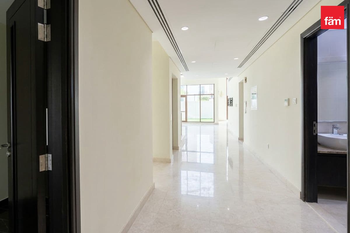 6 bedroom villa in Grand Views, photograph 7 of 20