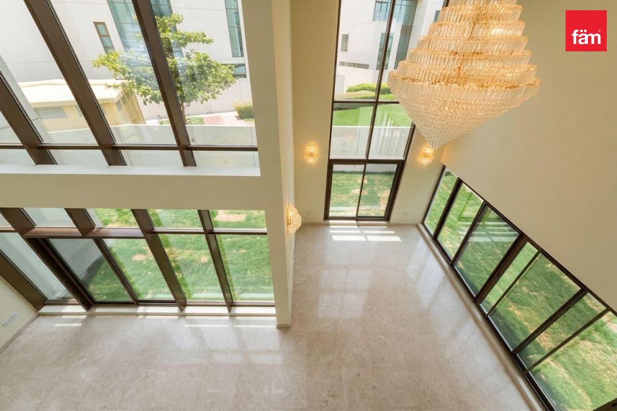 6 bedroom villa in Grand Views, photograph 5 of 20