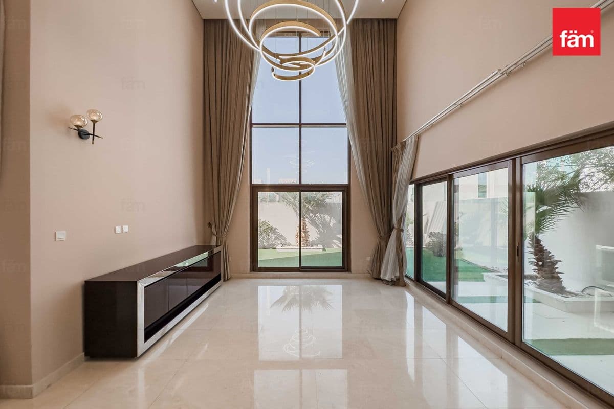 6 bedroom villa in Grand Views, photograph 6 of 20
