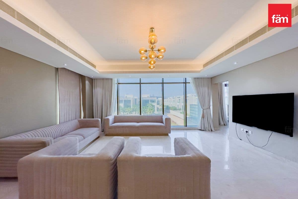 6 bedroom villa in Grand Views, photograph 4 of 20