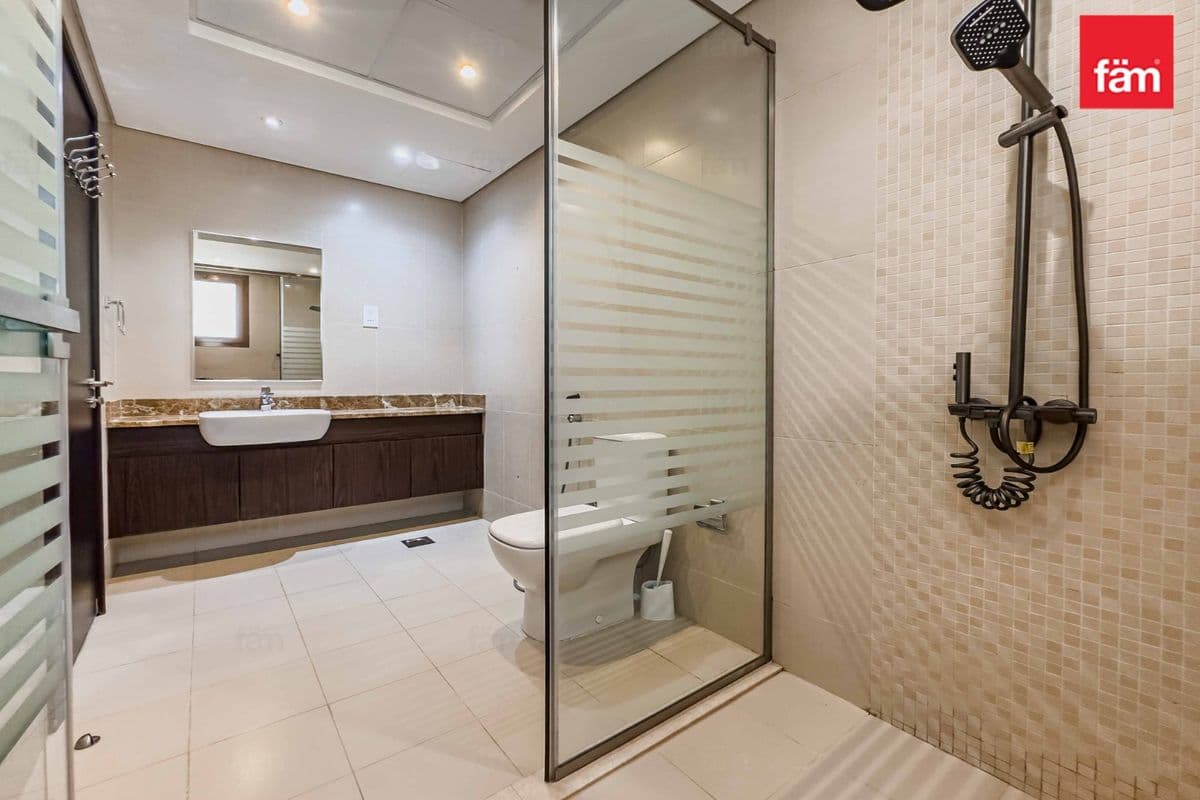 6 bedroom villa in Grand Views, photograph 17 of 20