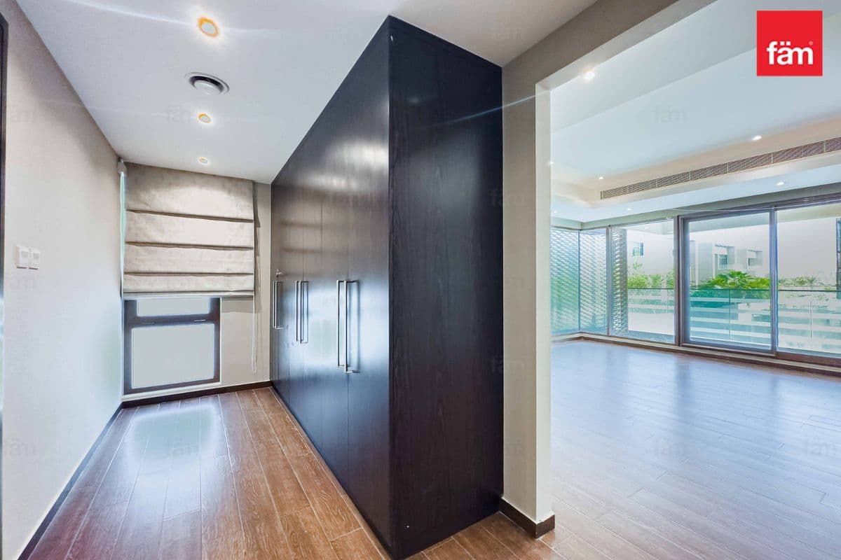 6 bedroom villa in Grand Views, photograph 11 of 20