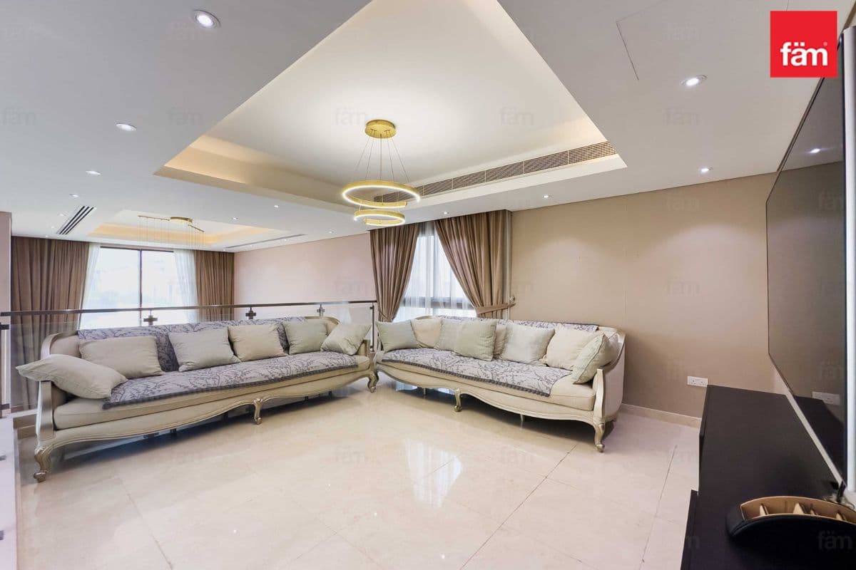 6 bedroom villa in Grand Views, photograph 9 of 20