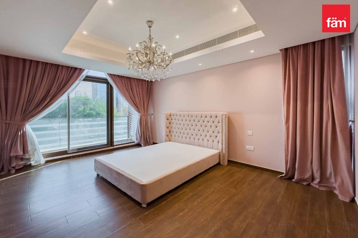 6 bedroom villa in Grand Views, photograph 19 of 20