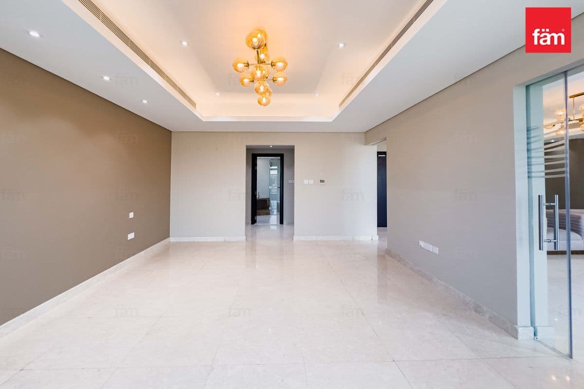 6 bedroom villa in Grand Views, photograph 13 of 20