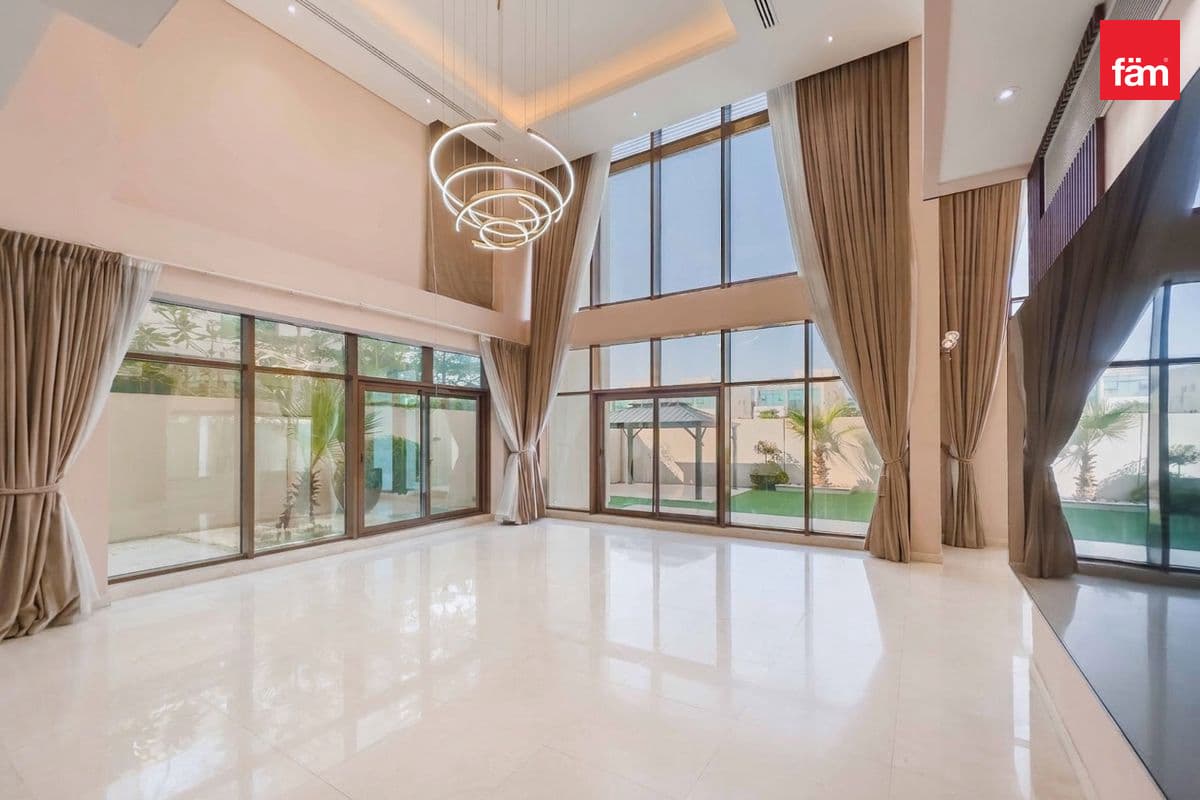 6 bedroom villa in Grand Views, photograph 5 of 20