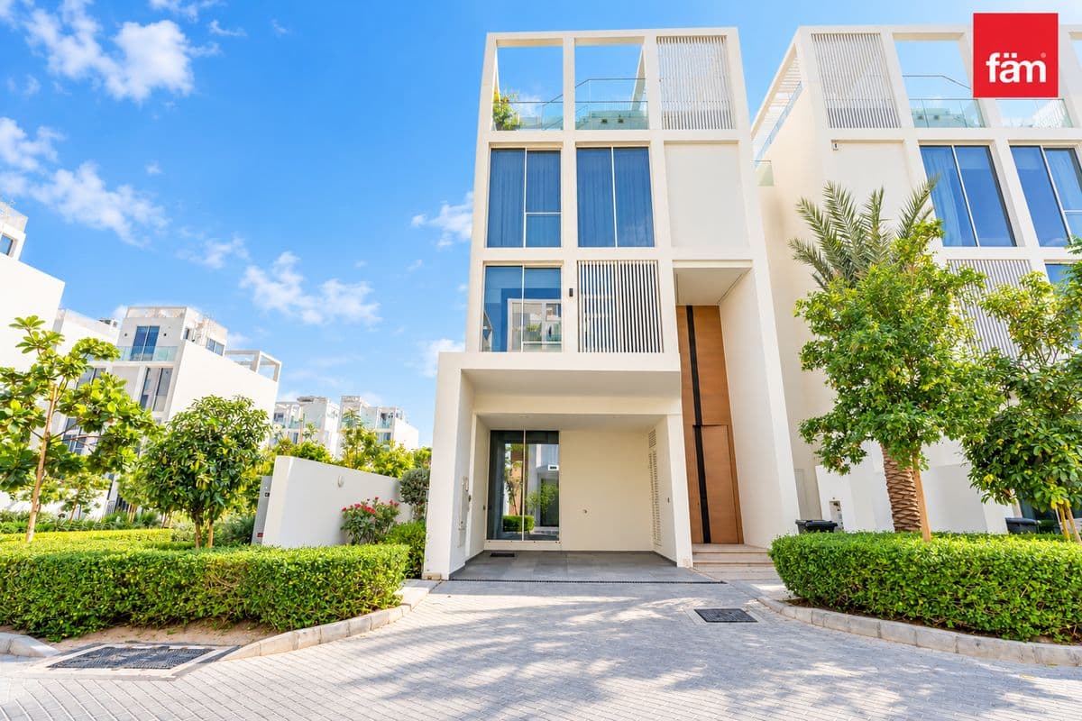 4 bedroom villa in Ixora Al Barari Villas, photograph 1 of 20