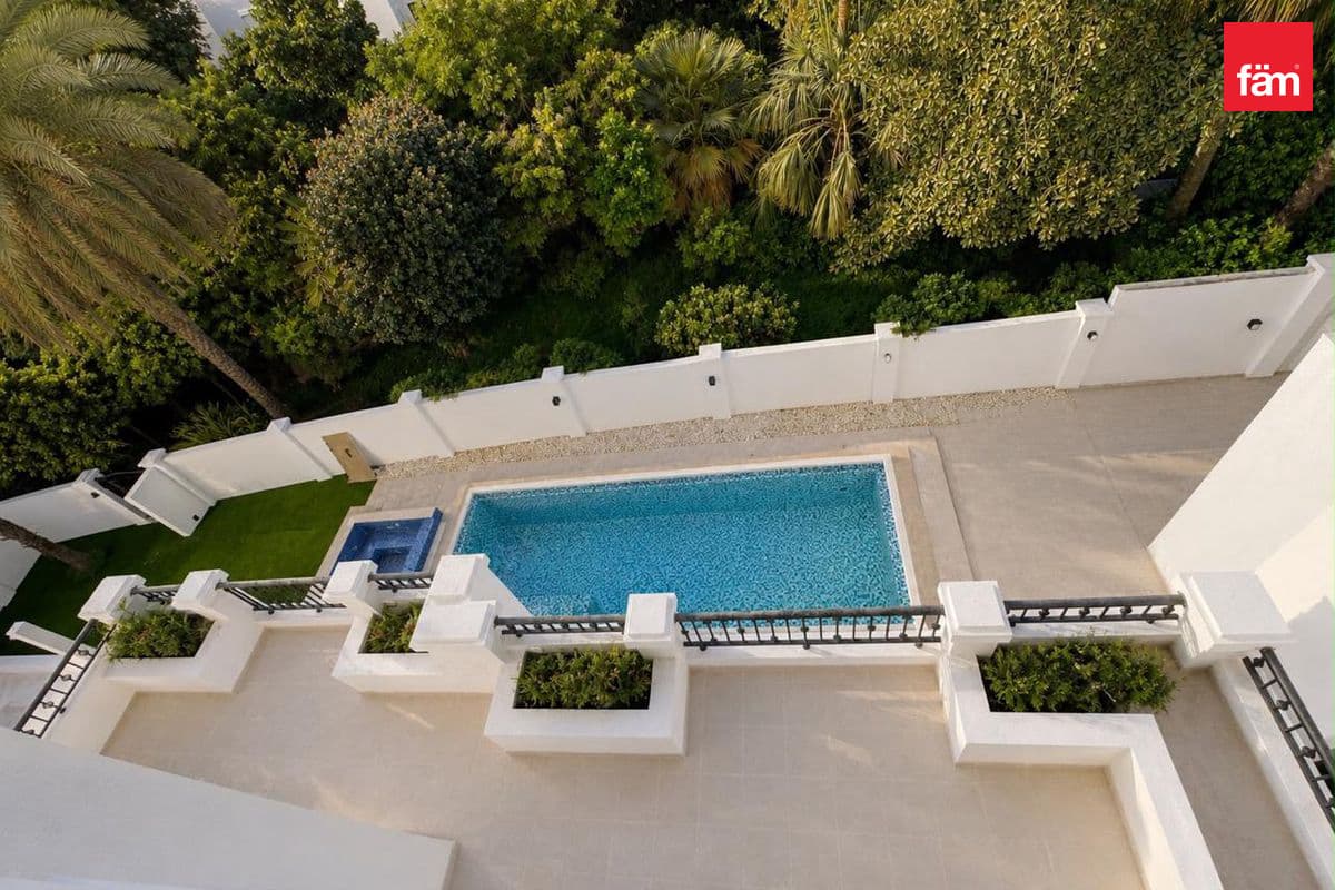 Large Plot I Swimming Pool I Upgraded I Vacant