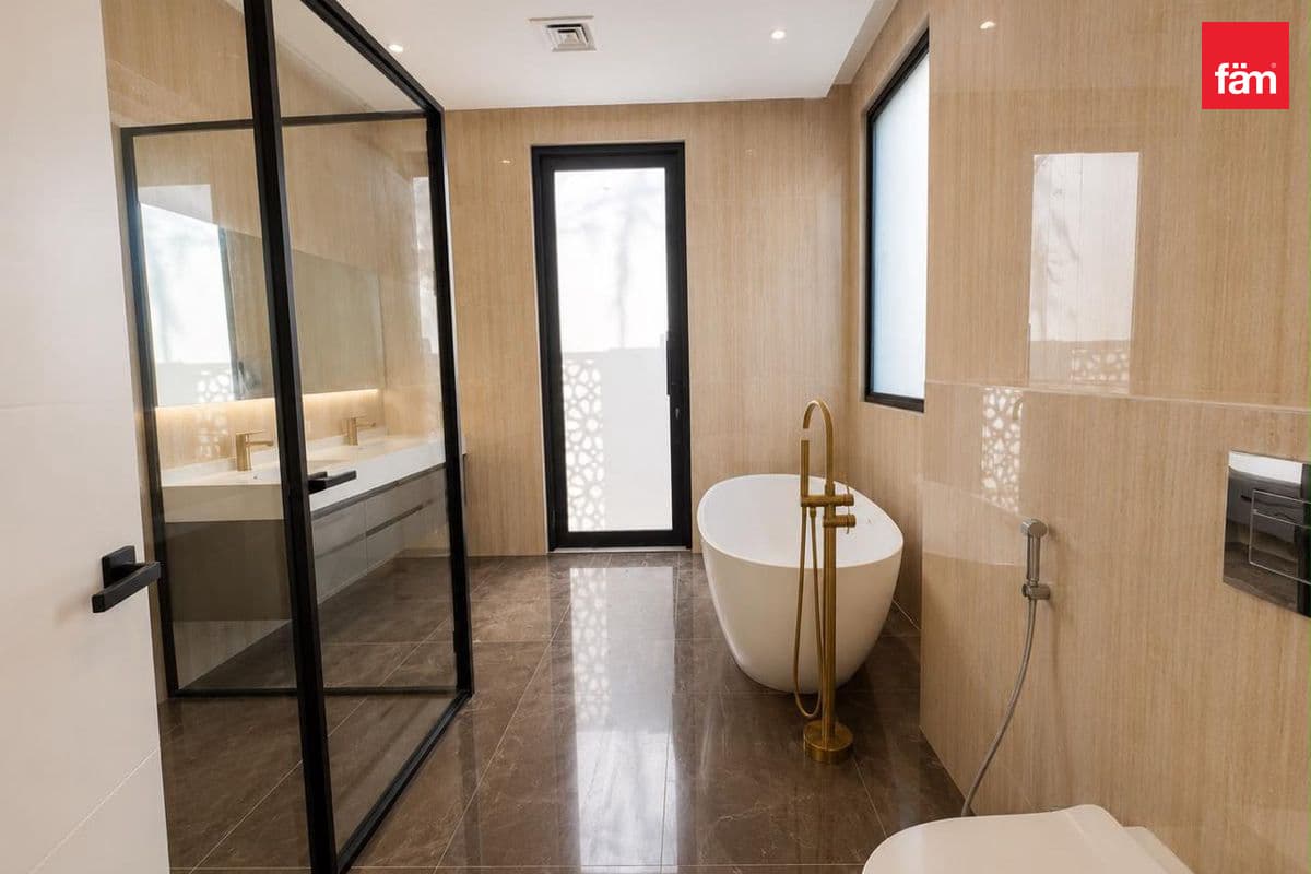 6 bedroom villa in Jasmine Leaf 2, photograph 11 of 14