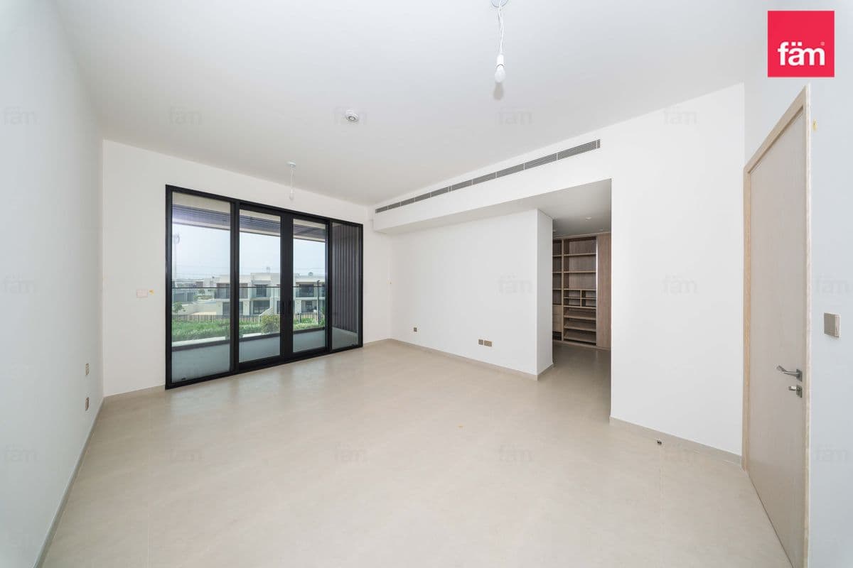5 bedroom villa in Jebel Ali Village Villas, photograph 5 of 17