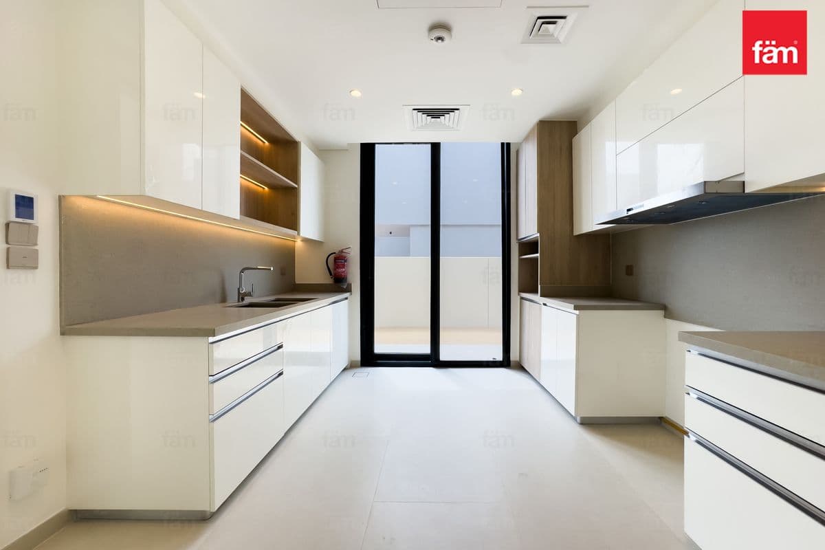 4 bedroom villa in Jebel Ali Village Villas, photograph 5 of 16