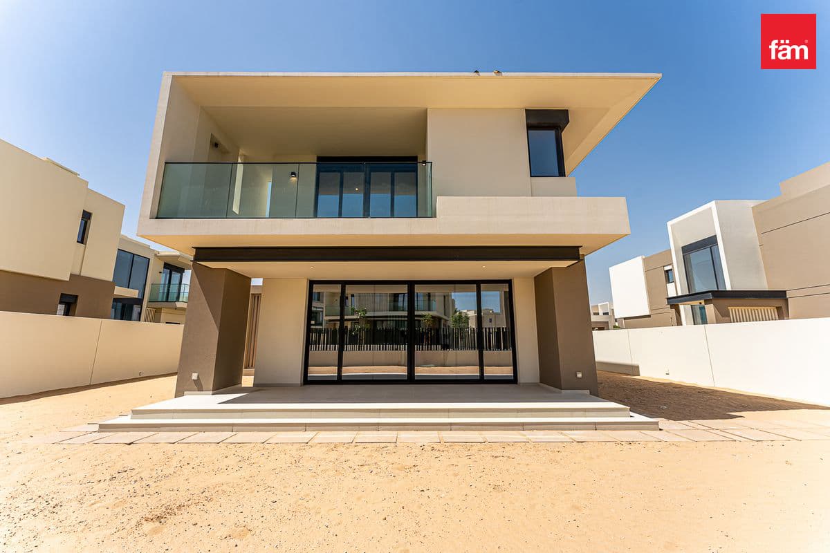 4 bedroom villa in Jebel Ali Village Villas, photograph 1 of 20