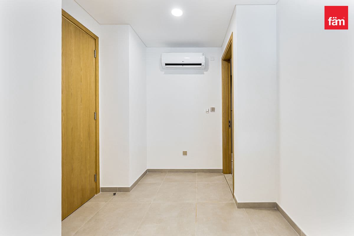 5 bedroom villa in Jebel Ali Village Villas, photograph 8 of 20