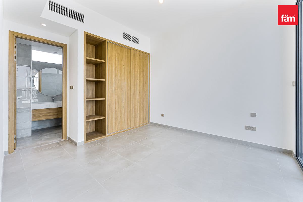 5 bedroom villa in Jebel Ali Village Villas, photograph 7 of 20