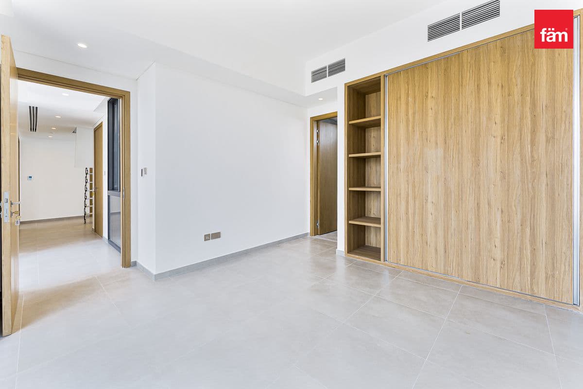 5 bedroom villa in Jebel Ali Village Villas, photograph 9 of 20