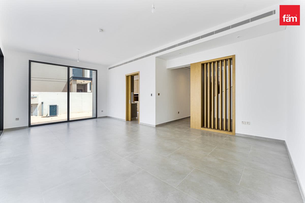 5 bedroom villa in Jebel Ali Village Villas, photograph 4 of 20