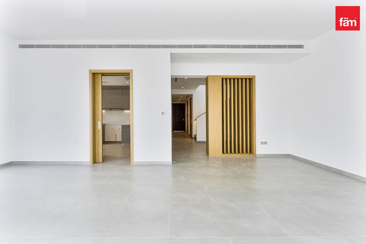 5 bedroom villa in Jebel Ali Village Villas, photograph 5 of 20