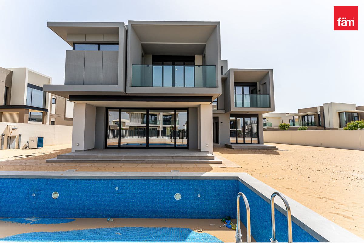 5 bedroom villa in Jebel Ali Village Villas, photograph 1 of 20