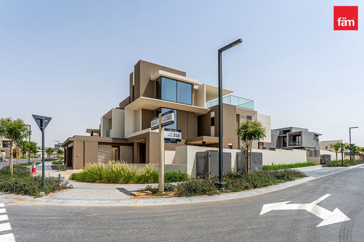 4 bedroom villa in Jebel Ali Village Villas, photograph 1 of 20