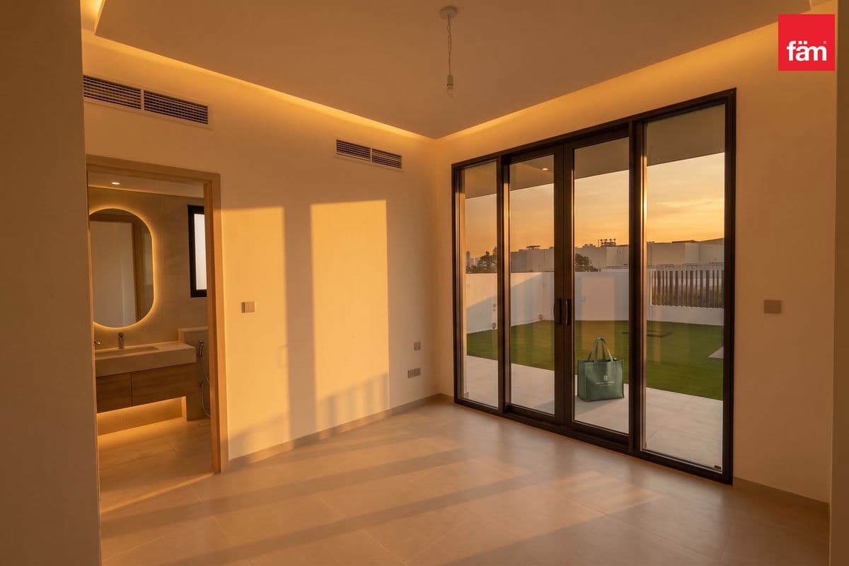 5 bedroom villa in Jebel Ali Village Villas, photograph 8 of 17