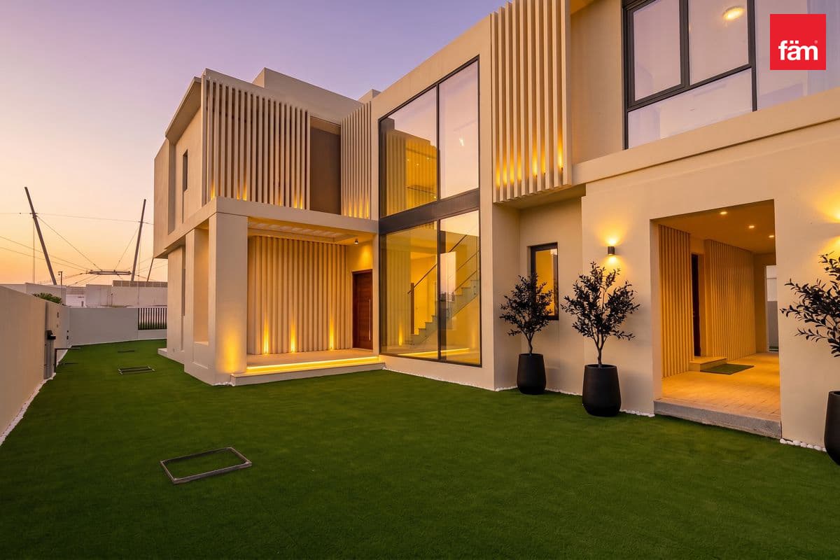 5 bedroom villa in Jebel Ali Village Villas, photograph 2 of 17