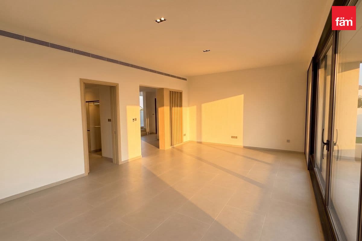 5 bedroom villa in Jebel Ali Village Villas, photograph 7 of 17