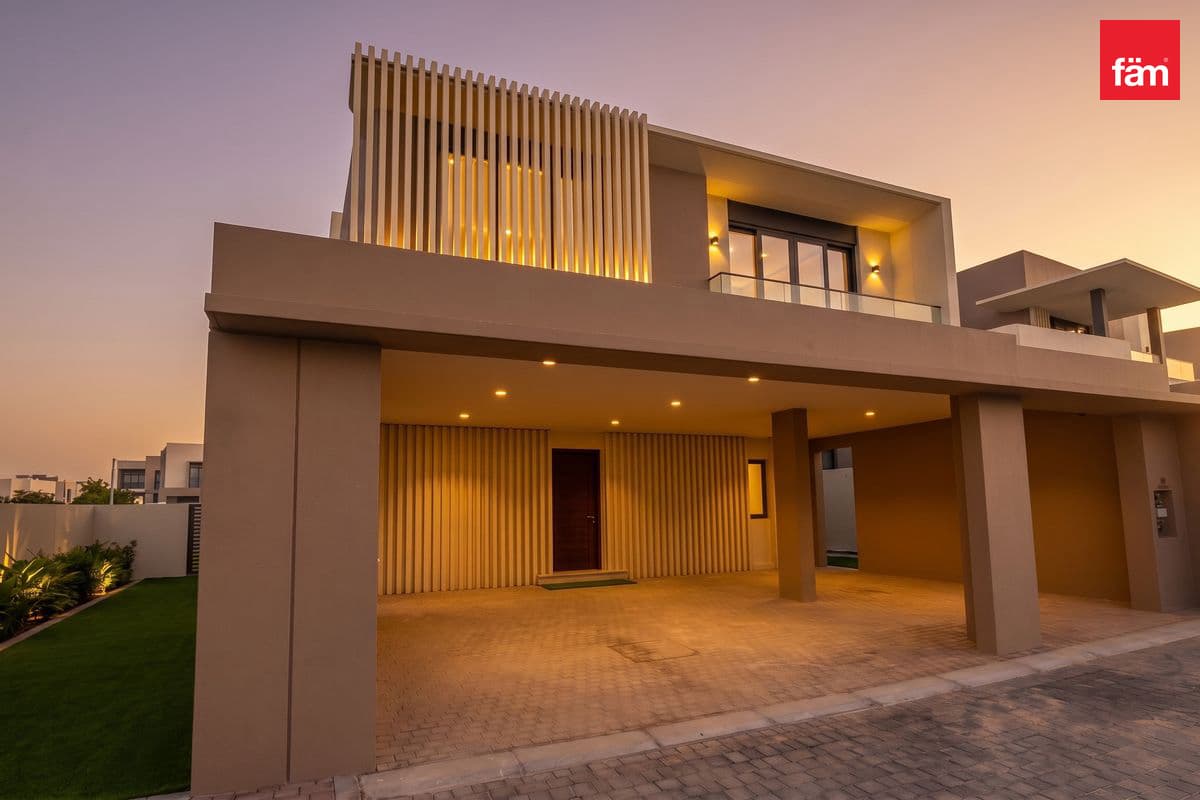 5 bedroom villa in Jebel Ali Village Villas, photograph 3 of 17