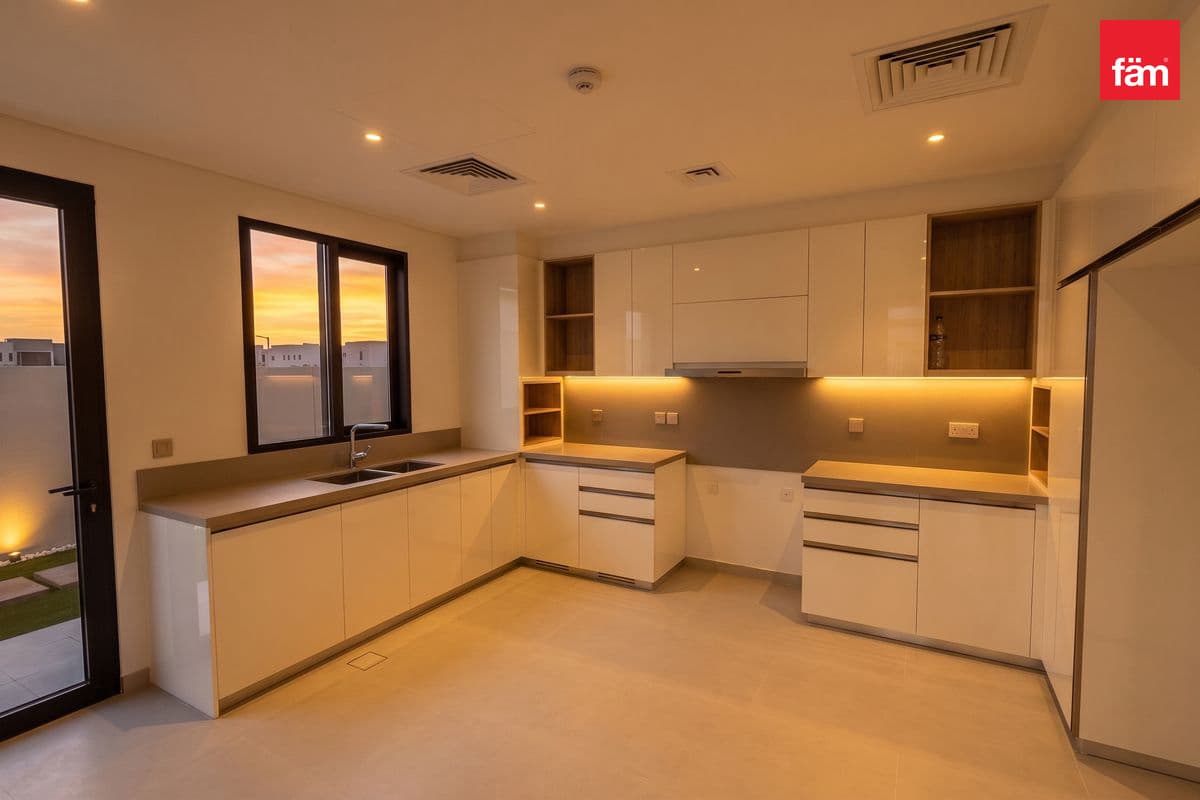 5 bedroom villa in Jebel Ali Village Villas, photograph 10 of 17