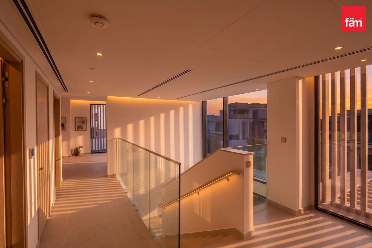 5 bedroom villa in Jebel Ali Village Villas, photograph 5 of 17