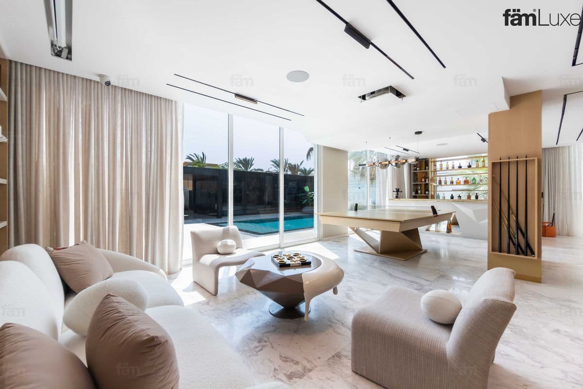 4 bedroom villa in District 6, photograph 1 of 20