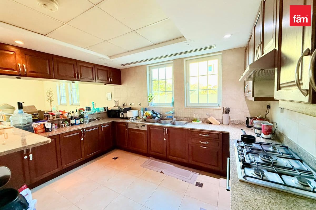 4 bedroom villa in District 4, photograph 8 of 13