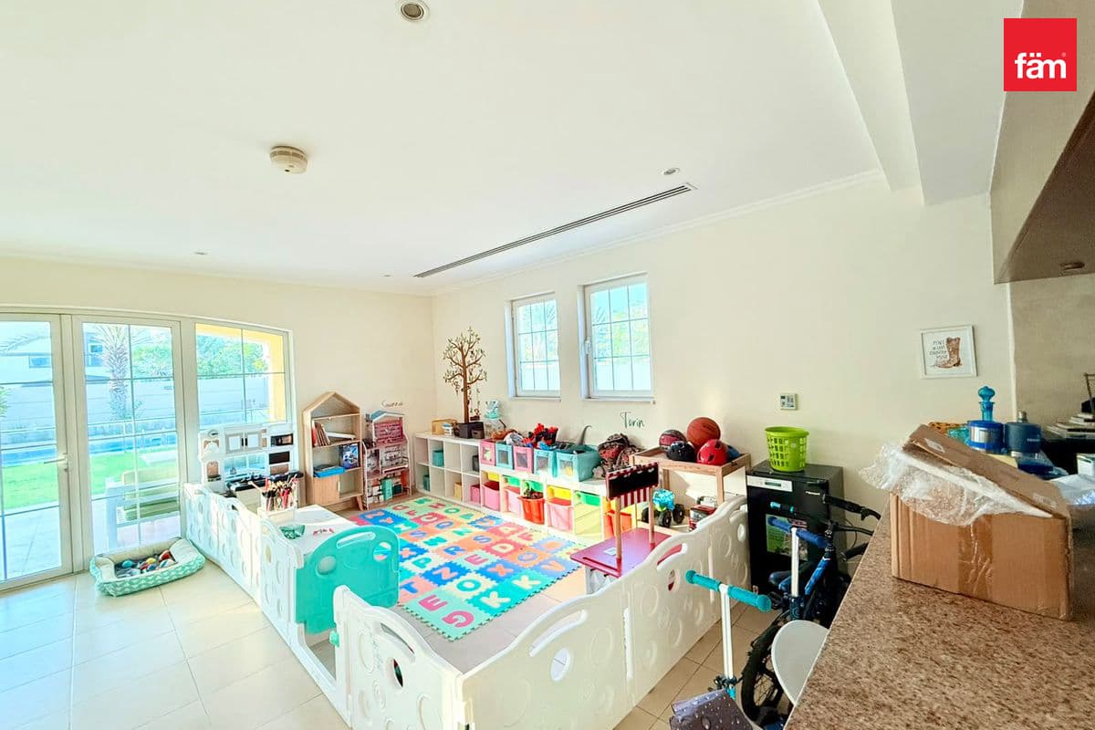 4 bedroom villa in District 4, photograph 6 of 13