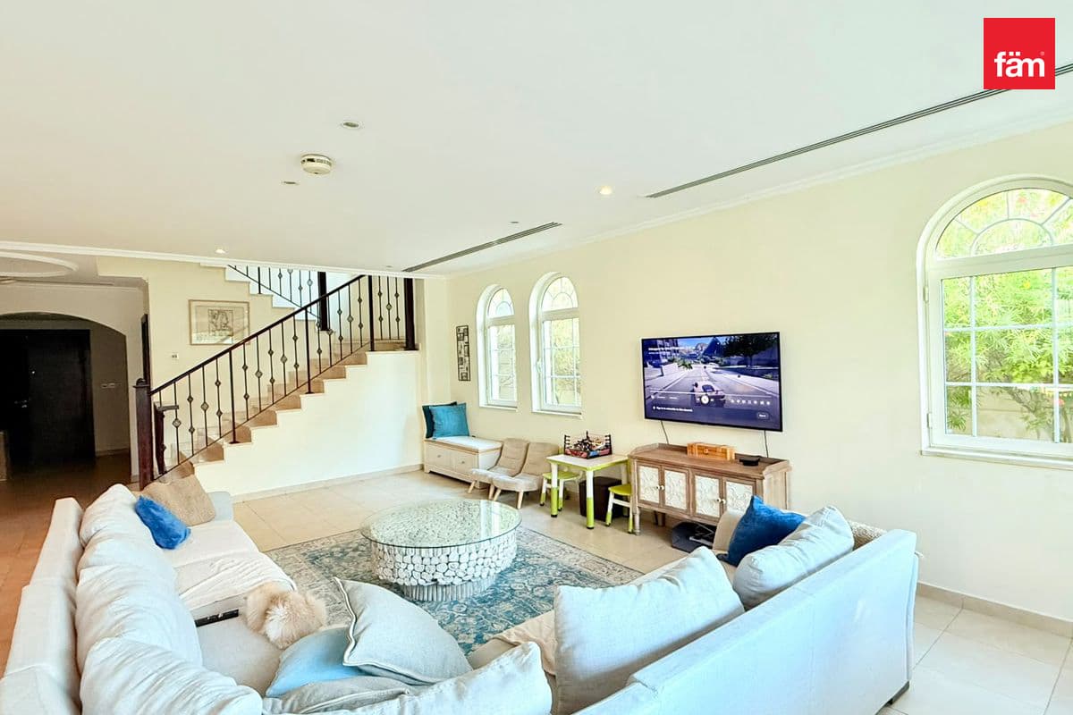 4 bedroom villa in District 4, photograph 2 of 13