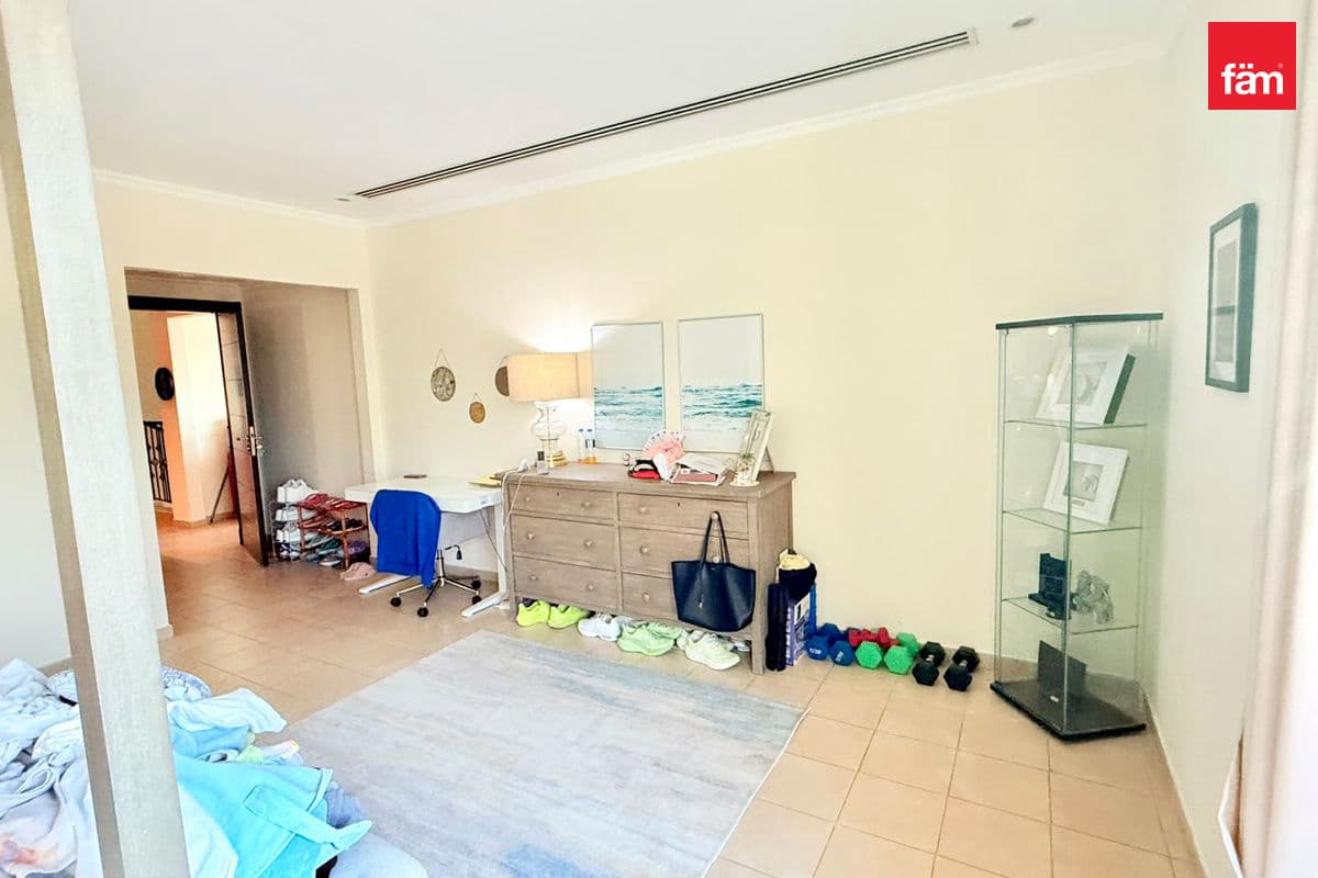4 bedroom villa in District 4, photograph 12 of 13