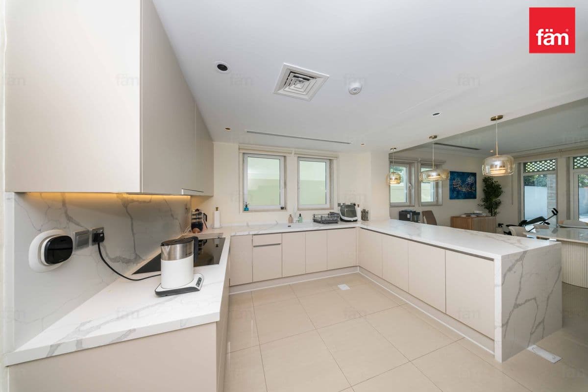 3 bedroom villa in District 5, photograph 8 of 20