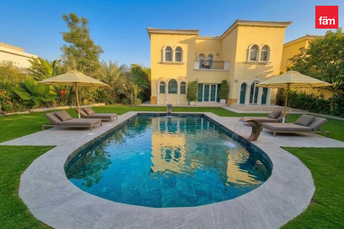 4 bedroom villa in District 8, photograph 1 of 20
