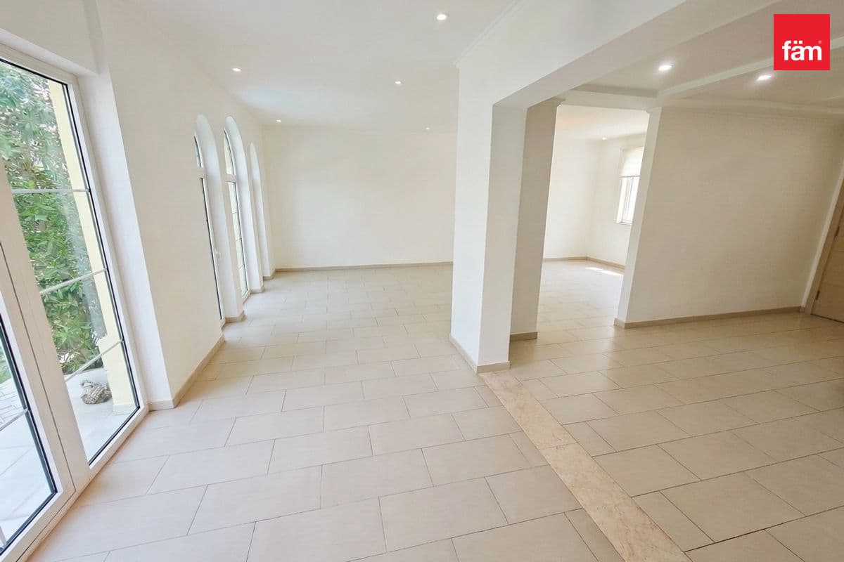 4 bedroom villa in District 8, photograph 2 of 20