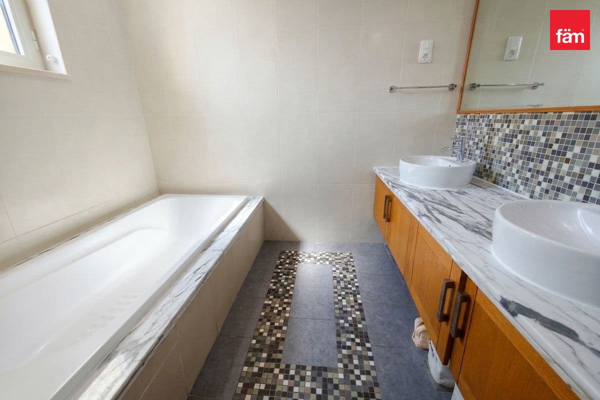 4 bedroom villa in District 8, photograph 18 of 20
