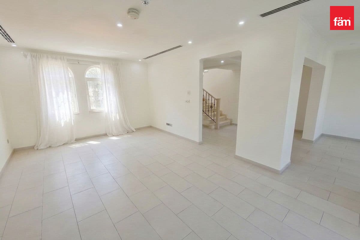 4 bedroom villa in District 8, photograph 3 of 20