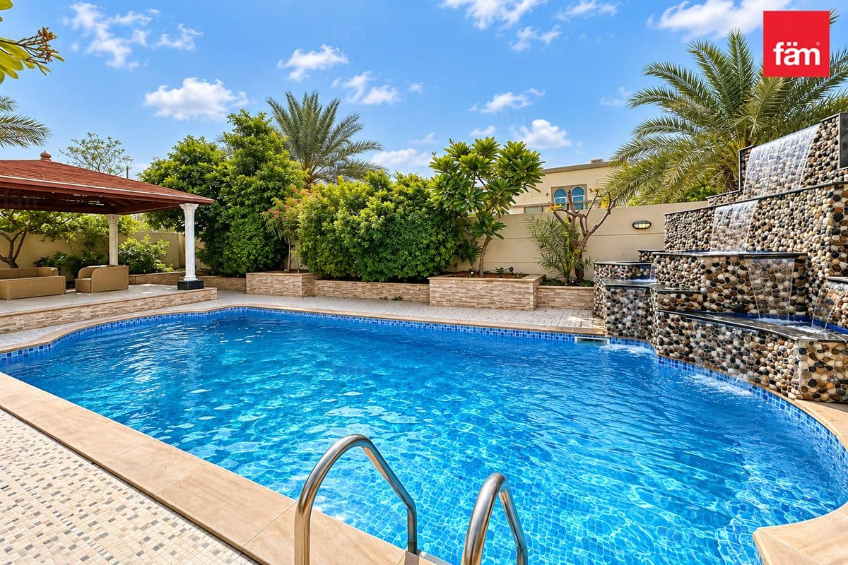 5 bedroom villa in District 4, photograph 3 of 20