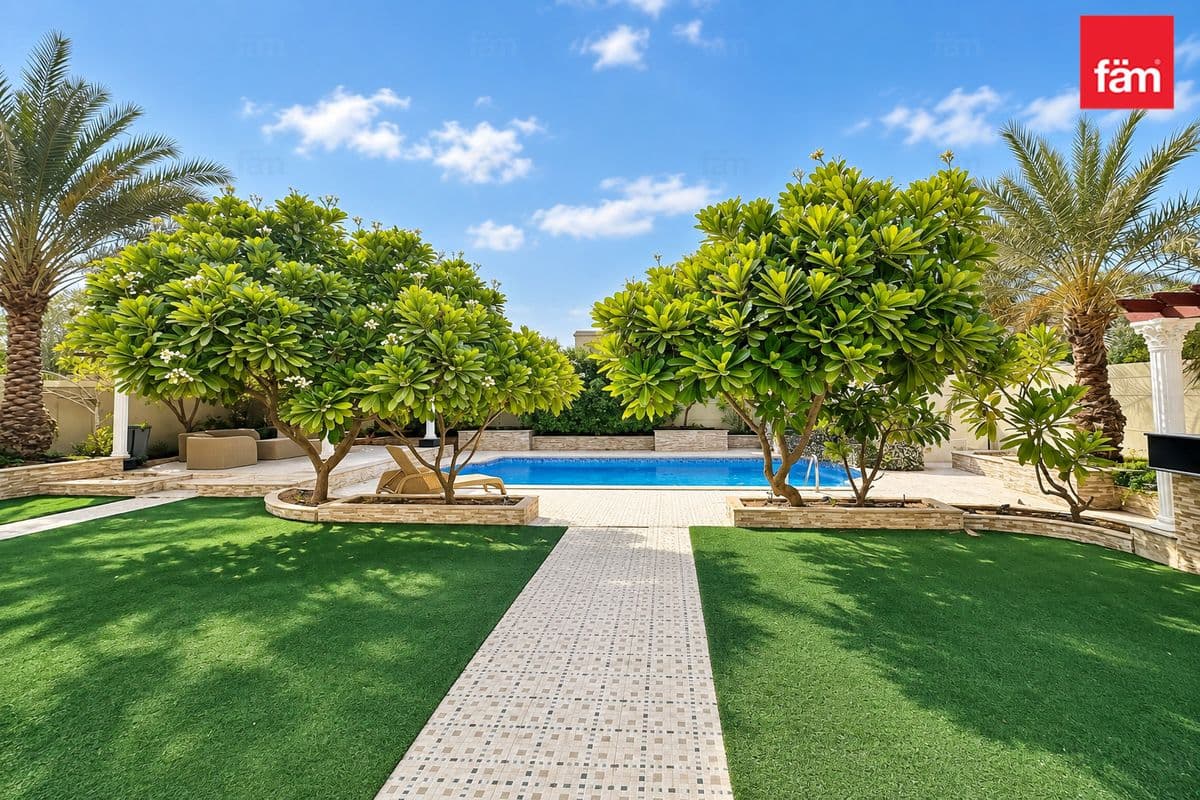 5 bedroom villa in District 4, photograph 2 of 20
