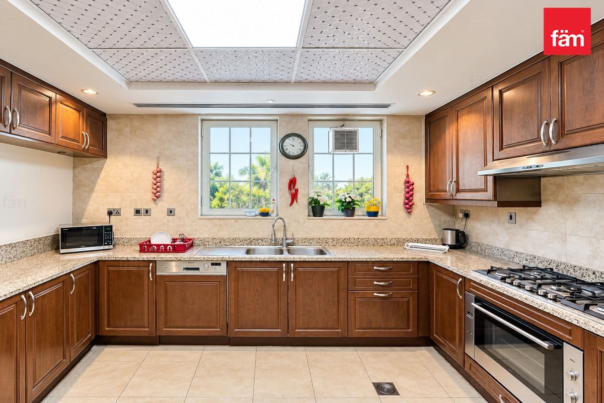 5 bedroom villa in District 4, photograph 15 of 20