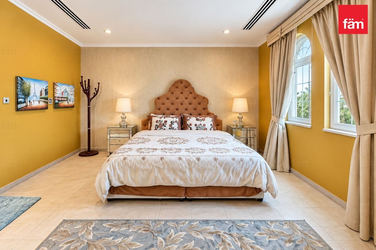 5 bedroom villa in District 4, photograph 18 of 20