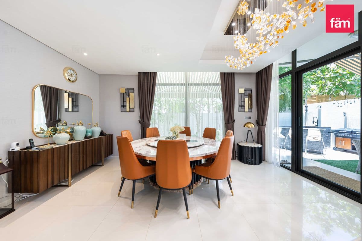 6 bedroom villa in Juniper - Damac Hills 2, photograph 6 of 20