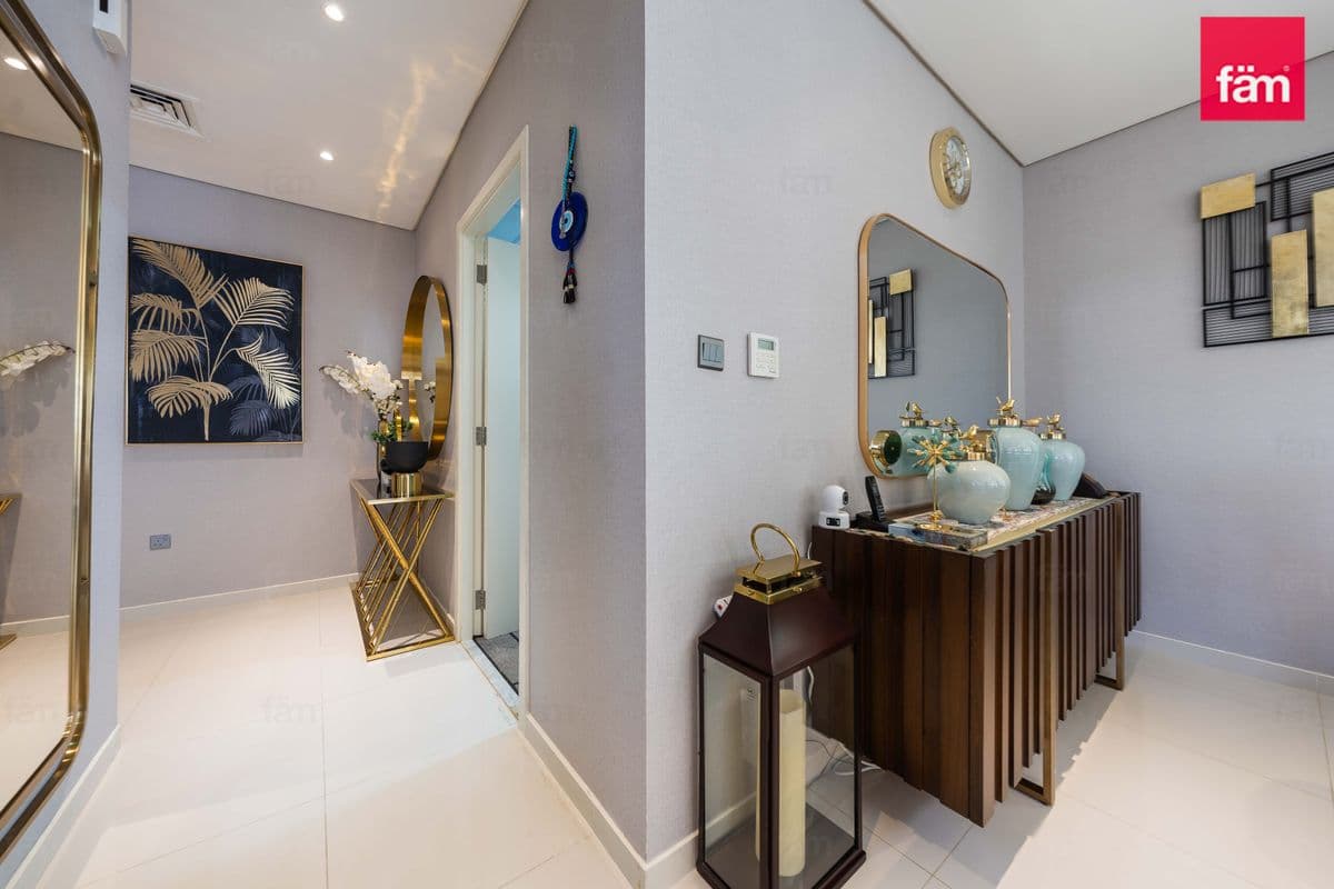 6 bedroom villa in Juniper - Damac Hills 2, photograph 17 of 20